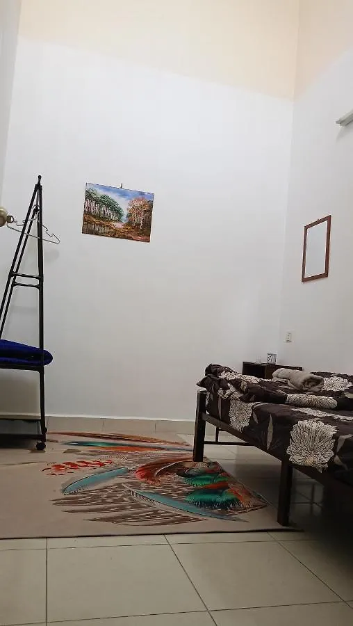 Holiday home Klia Sariani Homestay Kampong Melot