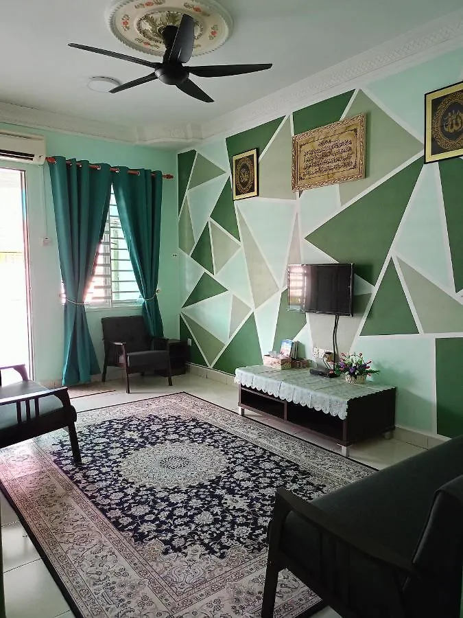 Holiday home Klia Sariani Homestay Kampong Melot
