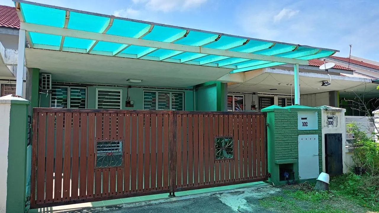 Holiday home Klia Sariani Homestay Kampong Melot